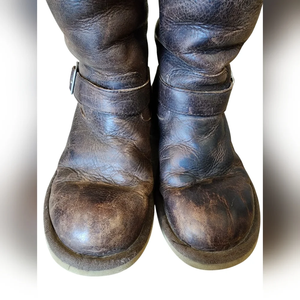 UGG Kensington Toast Brown Leather Boots, waterproof, sheepskin lining, size 8